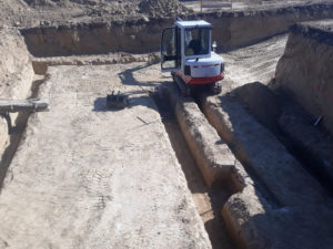 Minibagr Takeuchi - kopání základů